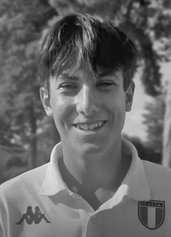 La prima vittima italiana della strage di Crans-Montana ha 17 anni, si chiama Emanuele Galeppini e amava il golf. Ecco chi &egrave; il ragazzo morto in Svizzera la notte di Capodanno