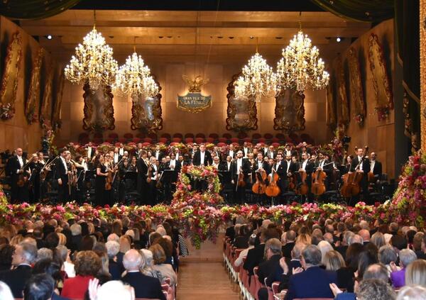 Altro che spillette contro Beatrice Venezi! Il Concerto di Capodanno dell&rsquo;orchestra del Teatro La Fenice &egrave; un pigiama party in diretta su Rai 1