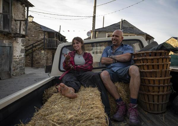 L&rsquo;attrice di Checco Zalone in Buen Camino cucinava il pollo a casa di Fabrizio Corona. E ci metteva l&rsquo;amore. Vi raccontiamo questa storia bellissima di cui ci eravamo dimenticati pure noi