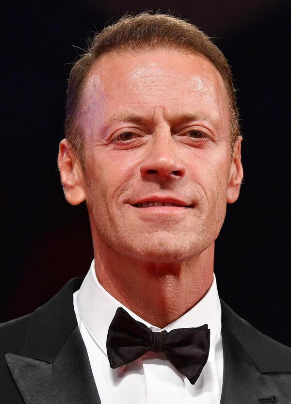 Esclusiva MOW! Dopo Le Iene, le accuse e l&rsquo;addio alle scene, Rocco Siffredi torna al cinema. E stavolta &egrave; lui a fare le domande
