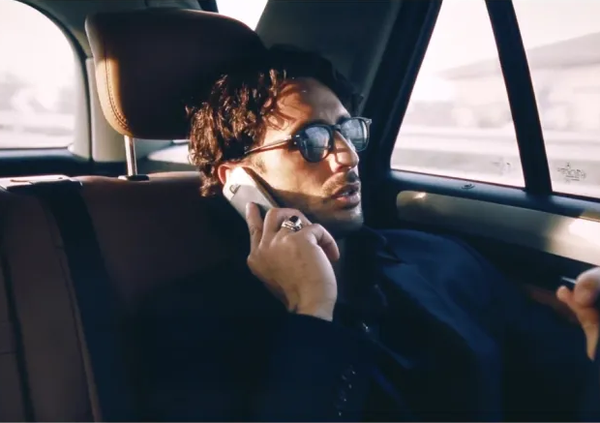 Ma chi &egrave; Enrico Dal Buono, lo scrittore nella serie di Fabrizio Corona? &ldquo;Netflix ha scelto di raccontare il &lsquo;Paparazzi King&rsquo; perch&eacute; rappresenta gli italiani"