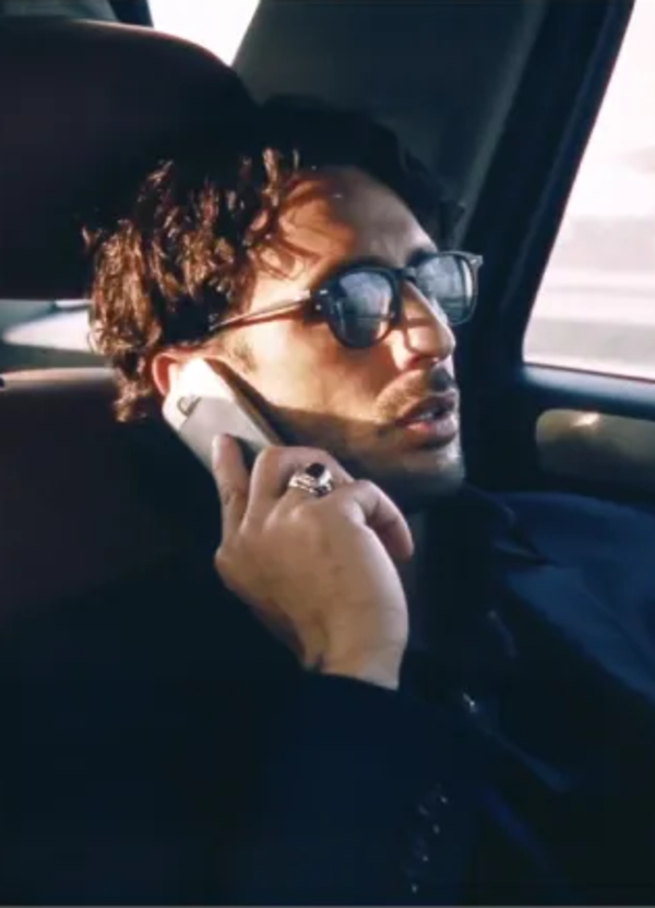 Ma chi &egrave; Enrico Dal Buono, lo scrittore nella serie di Fabrizio Corona? &ldquo;Netflix ha scelto di raccontare il &lsquo;Paparazzi King&rsquo; perch&eacute; rappresenta gli italiani"