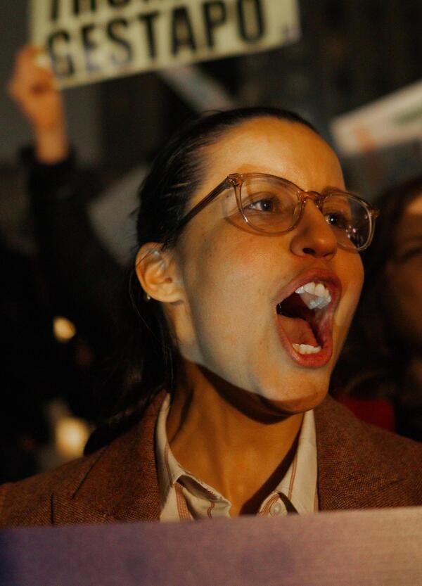 Il mondo viene gi&ugrave; e Rai 1 che fa? Manda in onda Don Matteo con Raoul Bova. E lo chiamano servizio pubblico&hellip;