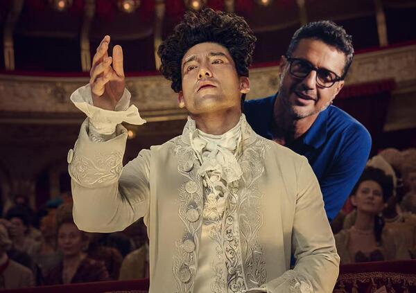 Mozart &egrave; un Corona che non ce l&rsquo;ha fatta? Salieri come Lele Mora, Leopold come Vittorio e c&rsquo;&egrave; pure Vallettopoli. &ldquo;Amadeus&rdquo; su Sky &egrave; un pugno in faccia di cinque ore a chiunque ami la classica (e i geni)