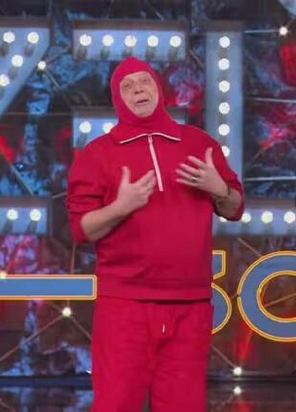 &ldquo;A Leclerc abbiamo dato il telecomando del box, Hamilton deve scendere e citofonare&rdquo;: signori, Marco Della Noce &egrave; tornato (a fuoco) a Zelig. E ha pure gi&agrave; battezzato la SF-26