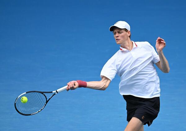 Jannik Sinner perde le partite di tennis di proposito in Australia? S&igrave;, ma niente di serio: ecco cos&rsquo;&egrave; il One Point Slam e perch&eacute; ha fatto bene 