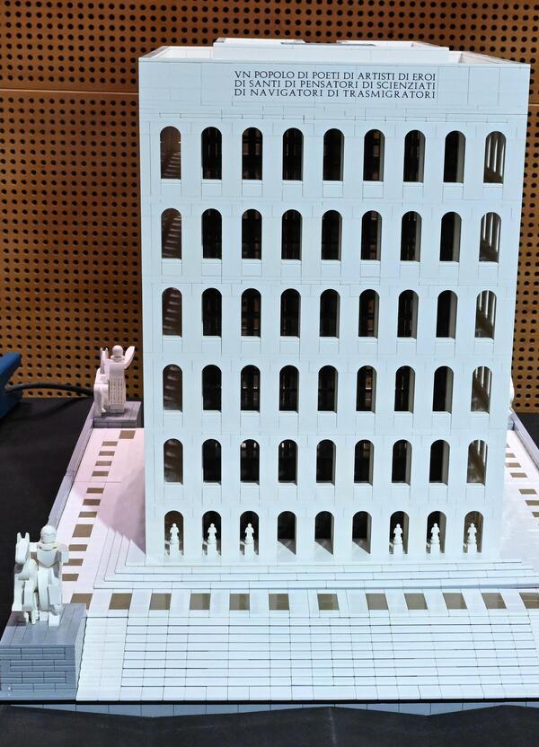 Abbiamo chiesto a Crepet perch&eacute; gli adulti stanno in fissa coi Lego. C'entrano le "scopate e il colonialismo"