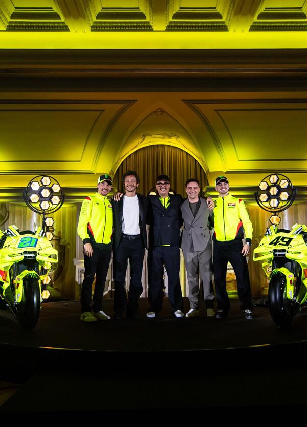 Valentino Rossi, il giallo e il nero per tornare a vincere in MotoGP. E Uccio &egrave; chiaro su Ducati, Aprilia e Acosta: &ldquo;Siamo un team che piace, Pedro pilota raro&rdquo; 