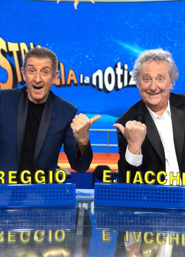 Ricci ce l&rsquo;ha duro! Striscia la notizia torna e sgancia la bomba: sei veline eeeee, e pure Maria De Filippi