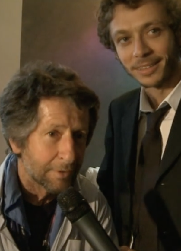 Follow the money? Ecco la verit&agrave; dietro la guerra tra Valentino Rossi, suo padre Graziano e la compagna Ambra. La denuncia penale servir&agrave; a poco