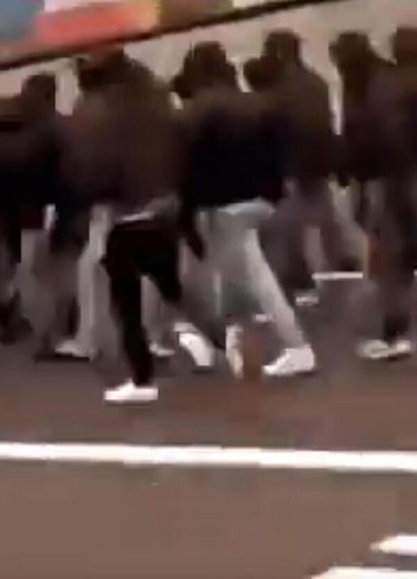 Guerriglia ultras sull&rsquo;A1, ma cos&rsquo;&egrave; successo davvero tra i tifosi di Roma e Fiorentina?