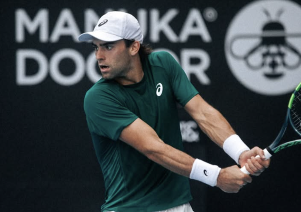 Sinner liquida Duckworth, ma chi &egrave; Eliot Spizzirri, suo prossimo avversario agli Australian Open? Classe 2001, numero 85 Atp, ha gi&agrave; battuto Fonseca: ecco cosa aspetta Jannik 