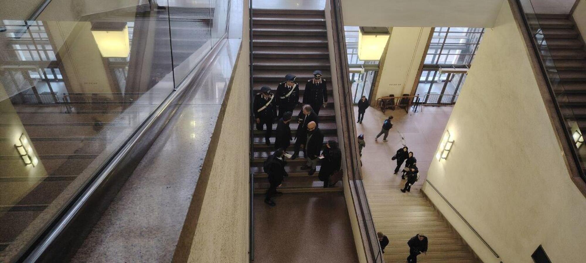 Corona avvocati e carabinieri