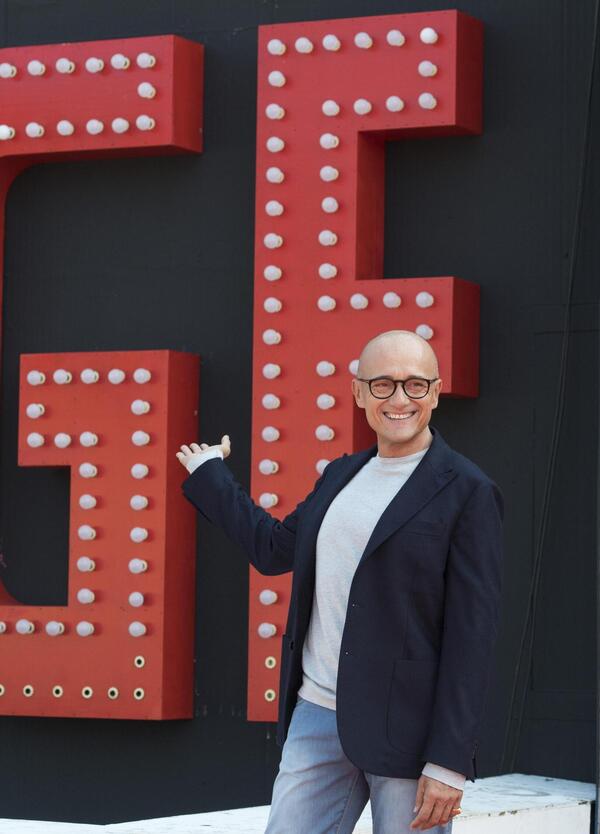 Ma quindi Corona &egrave; riuscito ad affondare il Grande Fratello Vip? Mediaset nega e poi ammette: "Non ci sono certezze"