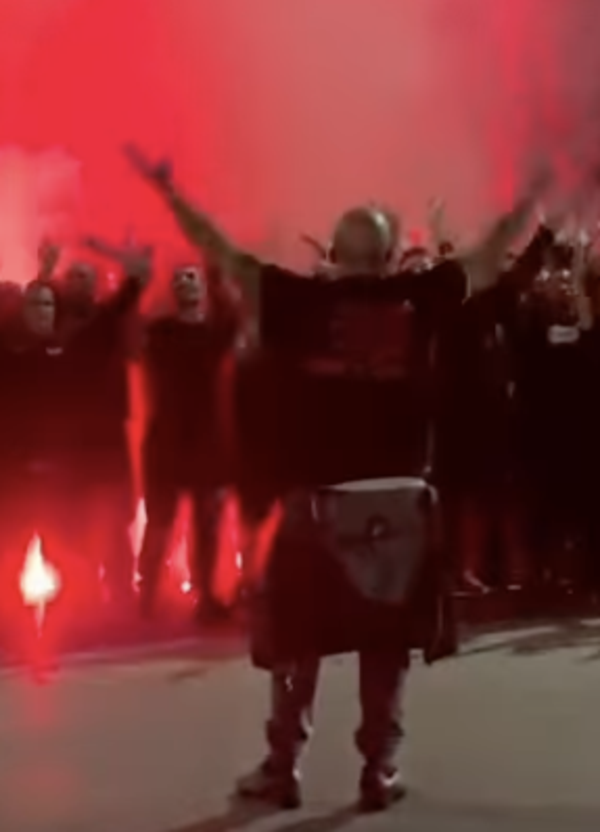 Gli ultras del Milan sono con &ldquo;Pacio&rdquo; Pacini: &ldquo;Non ci sar&agrave; un nuovo capo in curva Sud&rdquo;. Ma molti sperano in Francesco Lucci, ora ai domiciliari. E cosa ci facevano insieme &ldquo;il Barone&rdquo; e Nino Ciccarelli? 