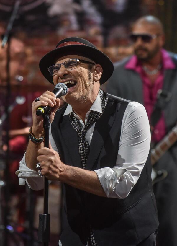 Intervista totale a Baccini: &ldquo;Sanremo? Sono i clan a decidere chi vince&rdquo;. Venditti? &ldquo;Voleva menarmi&rdquo; 