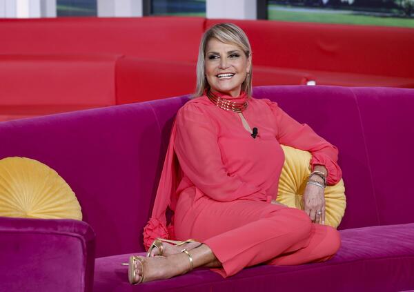 Il tragicomico declino di una regina della tv: Simona Ventura conduce il San Marino Song Contest. Poi cosa, la sagra della porchetta?