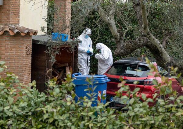 Trovati impiccati i genitori di Claudio Carlomagno, l&rsquo;assassino di Federica Torzullo: tre morti, un silenzio che divora tutto (e un bambino a cui spiegare ancora)