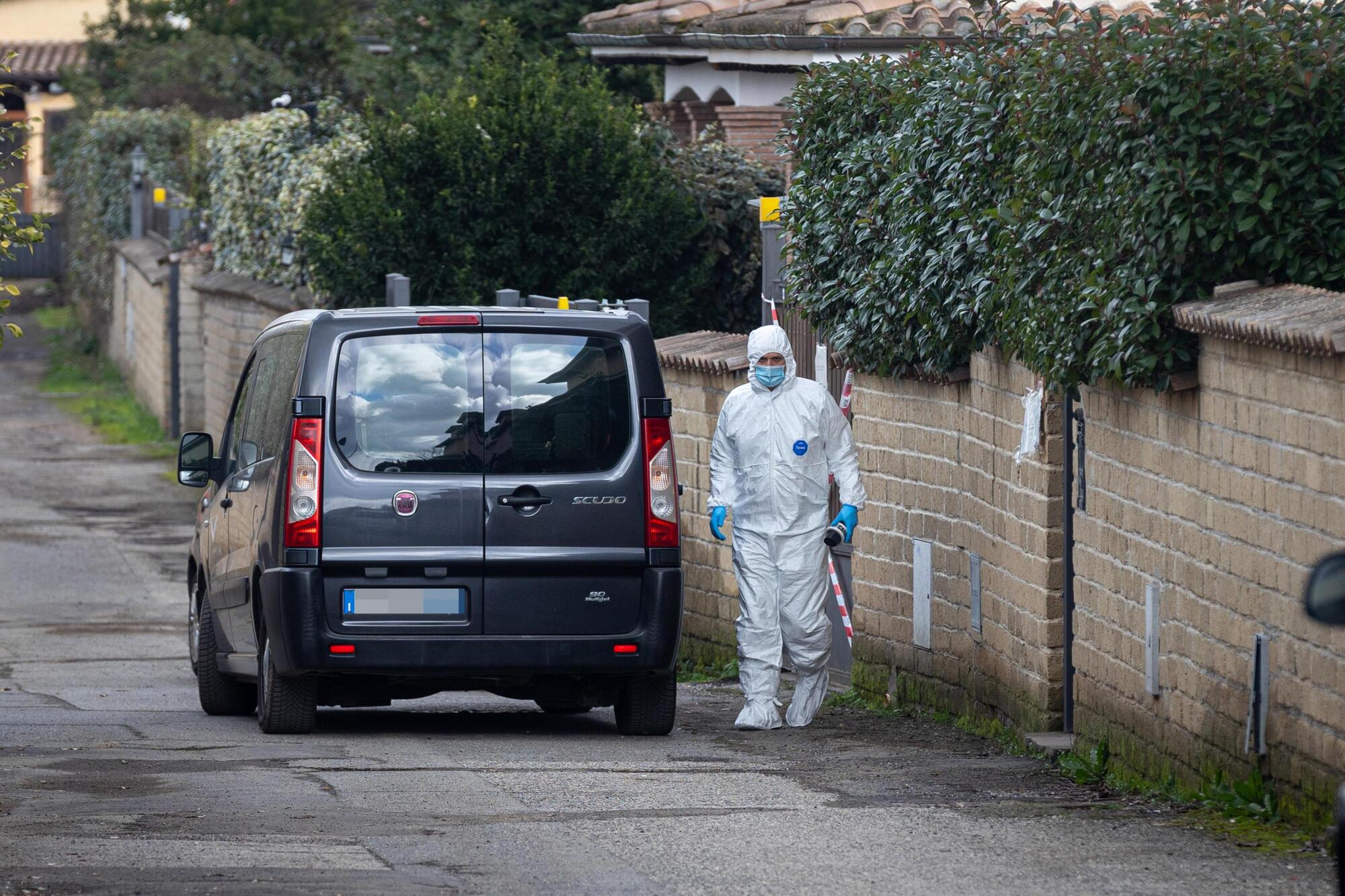 Carabinieri davanti all'abitazione di Federica Torzullo Ansa