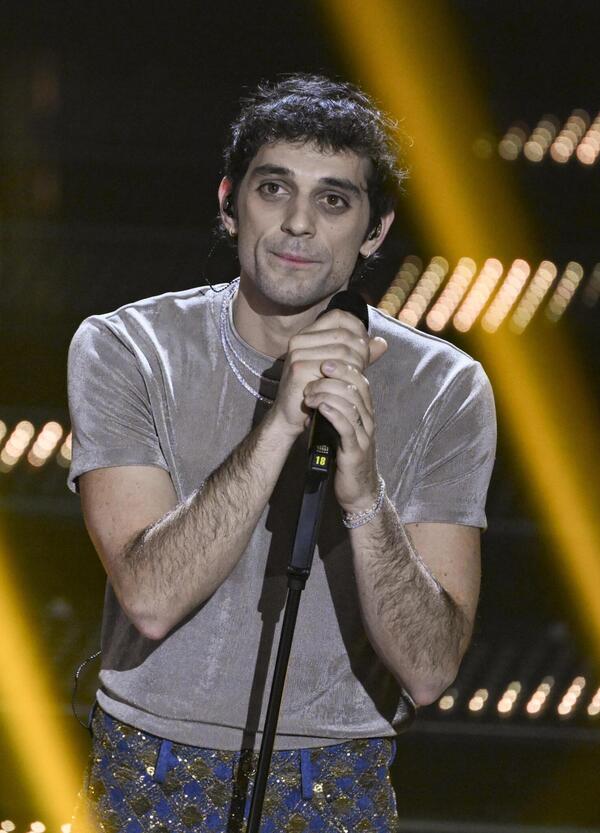 Bresh fa quello che non fa pi&ugrave; nessuno: &ldquo;Introvabile&rdquo; sembra una canzone scritta al telefono di notte, quando &ldquo;sar&agrave; bello stare soli, ora che solo son io&rdquo;