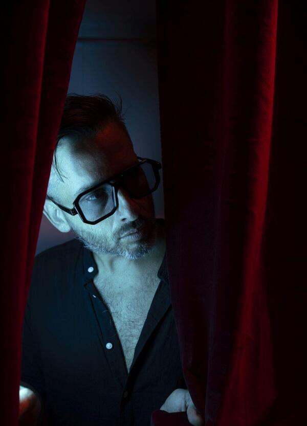 Pollio e le parole come lame: &ldquo;Il mio indie-pop post-bomba in questa Milano che si alza i prezzi da sola&rdquo;. E su Crans-Montana e i locali in Italia&hellip;