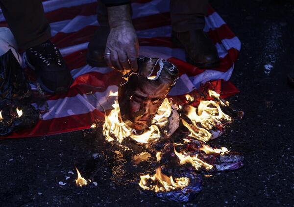 Ma avete capito cosa sta succedendo davvero? Avete capito o no?  Ci voglio educare all'obbedienza e abituare alla violenza. Ecco come 