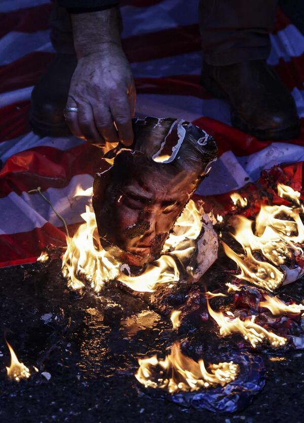 Ma avete capito cosa sta succedendo davvero? Avete capito o no?  Ci voglio educare all'obbedienza e abituare alla violenza. Ecco come 