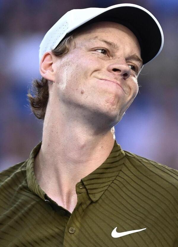 Sinner, la colpa dei crampi agli Australian Open &egrave; della&hellip; pasta? &ldquo;Per un italiano rinunciarci &egrave; difficile&rdquo;. Jim Courier attacca la dieta di Jannik: &ldquo;Faccia come Djokovic&rdquo;