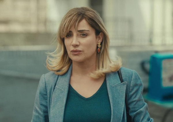 Gli studenti napoletani contro la serie La Preside con Luisa Ranieri (Rai1): &ldquo;Caricatura&rdquo;. Ma risponde lo scrittore De Giovanni:  "La fiction non deve raccontare la realt&agrave;, ma intrattenere con una storia"