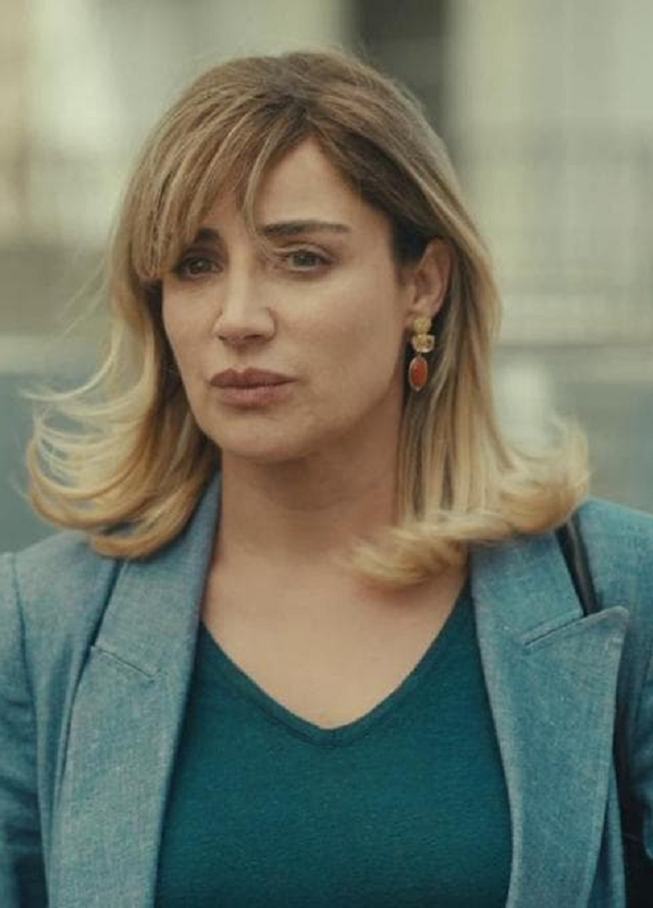 Gli studenti napoletani contro la serie La Preside (Rai1). Risponde lo scrittore De Giovanni:  "La fiction non deve raccontare la realt&agrave;"