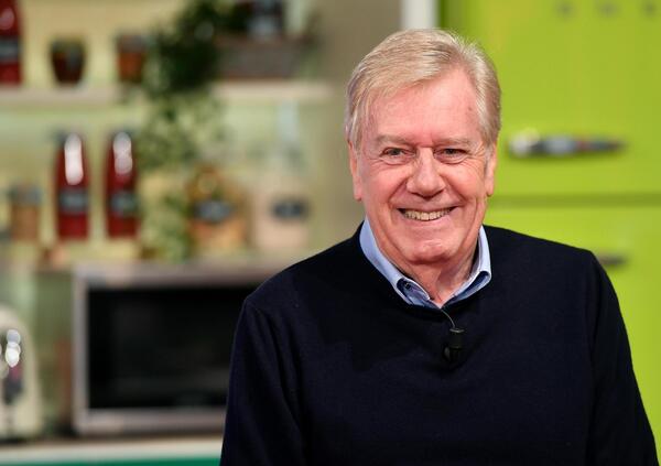  Claudio Lippi a Falsissimo, tutte le cose  gravissime che ha detto dalla terapia intensiva a Fabrizio Corona: da Scotti che se le &egrave; "fatte tutte" alla D'Urso &ldquo;amante&rdquo; di Berlusconi e De Filippi che &ldquo;usa chi le piace&rdquo;