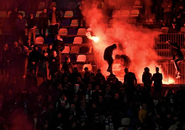 Gli ultras italiani fanno paura anche in Champions? Due fan del Chelsea aggrediti a Napoli (uno accoltellato). E perch&eacute; i tifosi della Juve hanno un &ldquo;divieto di circolazione&rdquo; verso Monaco?