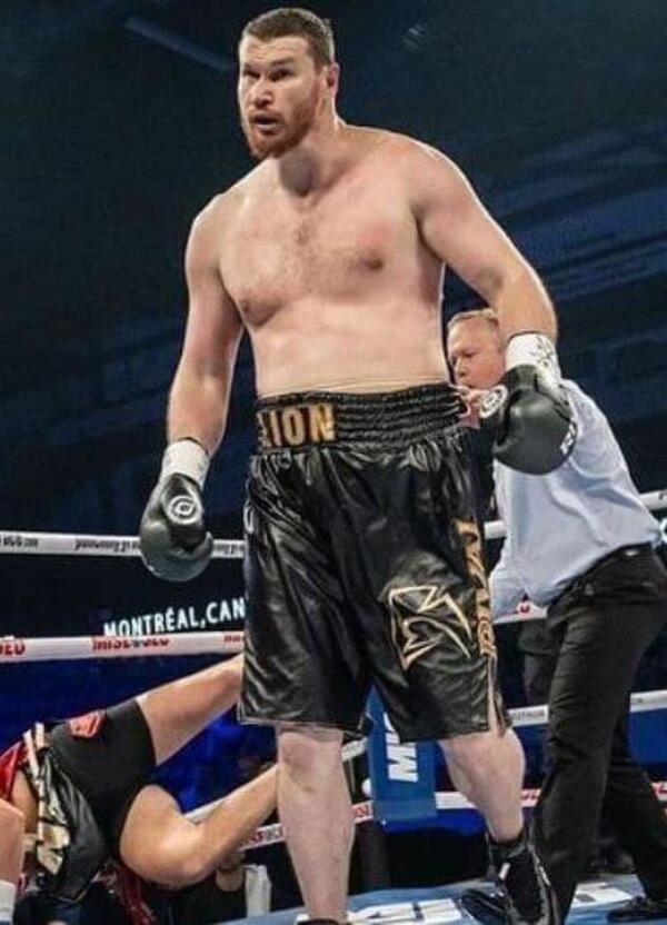  Stavolta Fury fa sul serio: ecco la data per il match del ritorno (su Netflix). Ma chi &egrave; l&rsquo;avversario? Aslanbek Makhmudov, il gigante russo che lotta con gli orsi. &Egrave; un altro money match o roba seria?