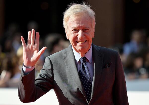 Claudio Lippi 'dimenticato' dalla tv? Che coronata! C'&egrave; un contratto con Mediaset da 130 mila euro fino al 2023