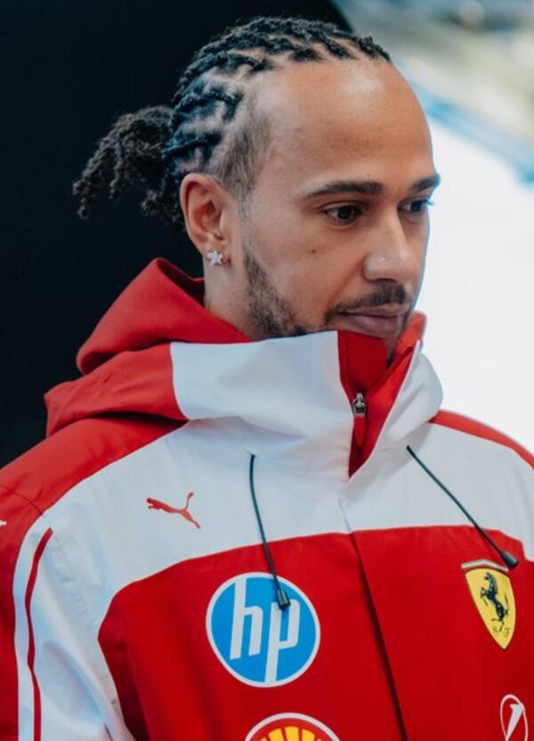 Sentito Hamilton sul 2026 della Ferrari? &ldquo;Abbiamo iniziato meglio che nel 2025&rdquo;. E a Barcellona, mentre Mercedes termina (gi&agrave;) il programma, in pista scende anche Aston Martin