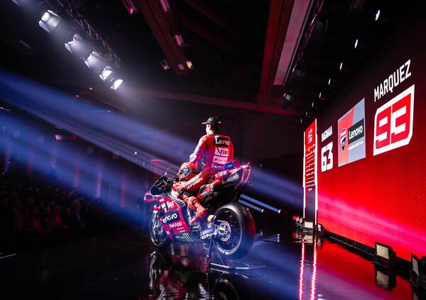Il mondiale? &Egrave; rosso! Ducati ha cent&rsquo;anni e fa ancora paura: il rinnovo di Marc Marquez, una moto tutta rivista e il segreto per farcela sempre