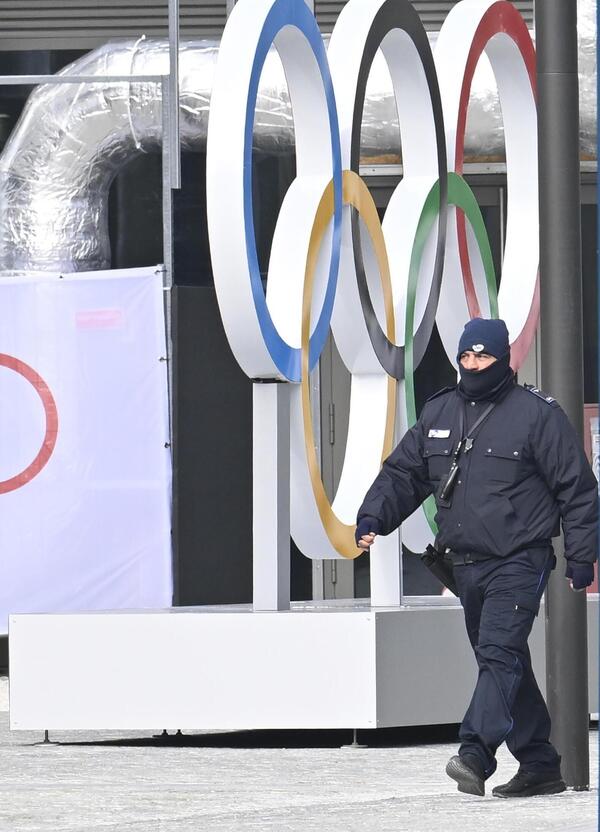 Con le Olimpiadi Milano &egrave; diventata la &ldquo;citt&agrave; delle spie&rdquo;. Mossad, 007 di Putin, Qatar, Ice: altro che sport, la vera sfida si gioca nell'ombra. Ecco cosa c'&egrave; in palio