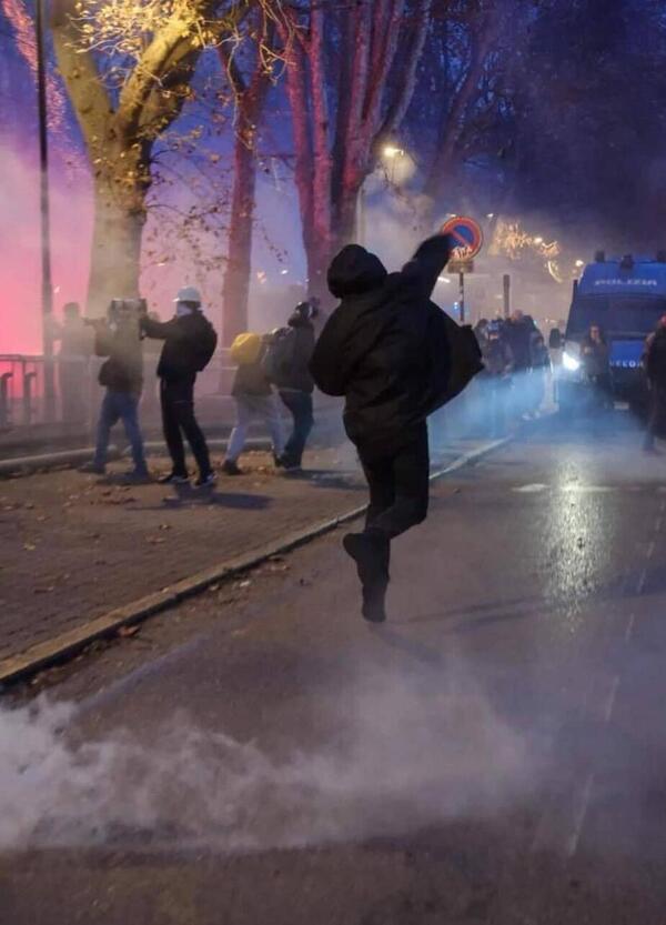 Se vi scandalizzate della violenza non avete capito niente: un editoriale di protesta contro tutti