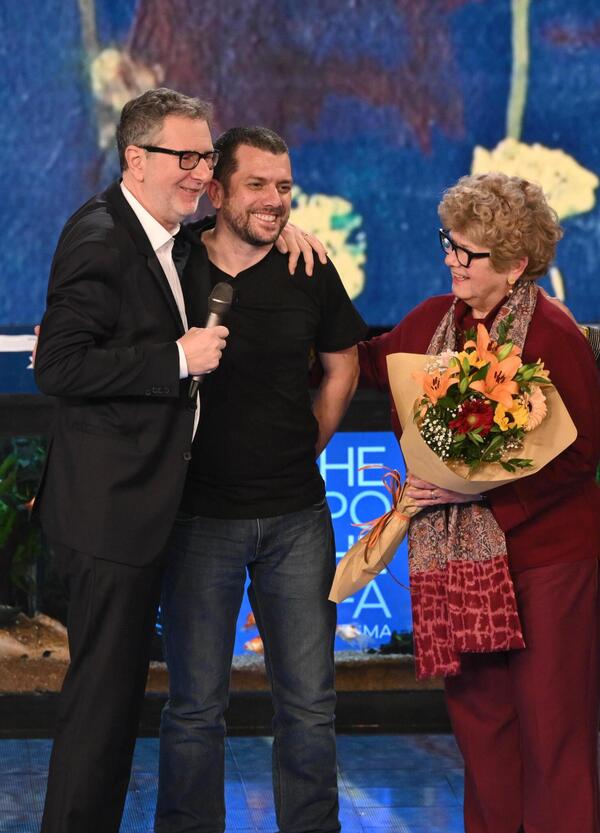 Fabio Fazio che intervista Alberto Trentini a Che Tempo Che Fa &egrave; un momento da servizio pubblico: ma dov&rsquo;&egrave; la Rai? Il carcere in Venezuela, la "vasca", la macchina della verit&agrave; e le "pedine di scambio"