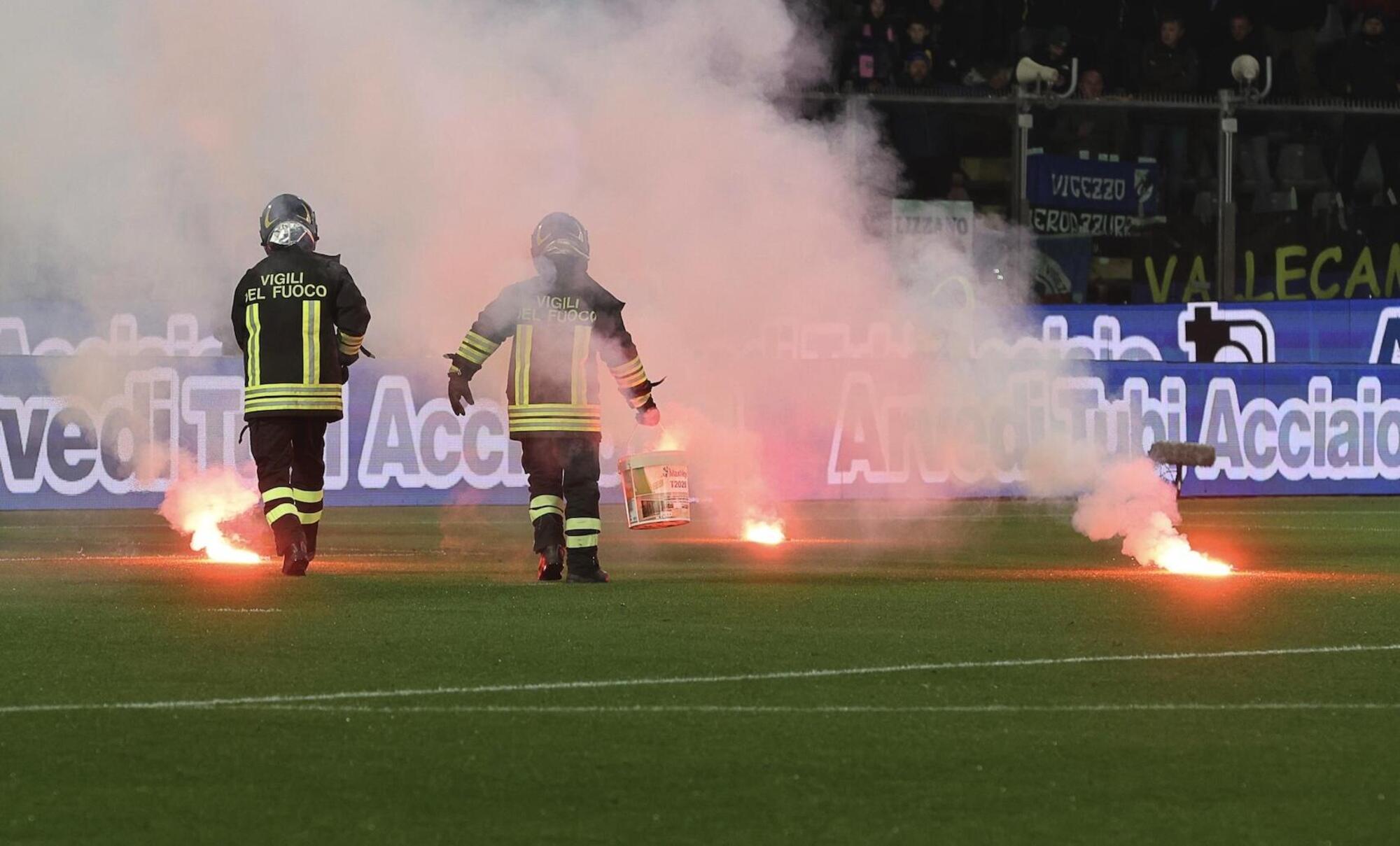 Cremonese-Inter e il lancio dei fumogeni