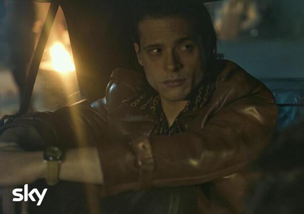 Intervista totale ad Antonio Buono, il Mim&igrave; di Gomorra Le Origini: &ldquo;Il mio personaggio l&rsquo;ho creato da zero in un anno&rdquo;. Gli stereotipi su Napoli criminale e le polemiche su La preside? &ldquo;Esistono ed &egrave; giusto parlarne&rdquo;