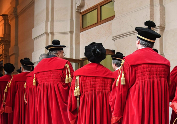 Referendum giustizia, l&rsquo;Associazione Nazionale Magistrati spende tanti soldi per il No (800mila) ma inizia a perdere pezzi. Altri 50 magistrati difendono la Riforma Nordio