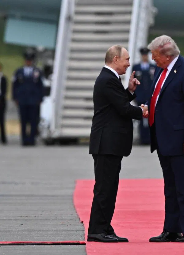 Ma che c'entra Putin con Epstein? L'ombra del Kgb, le ragazze russe e le informazioni riservate (Kompromat) raccolte dal Cremlino su Trump: ecco che cosa sappiamo