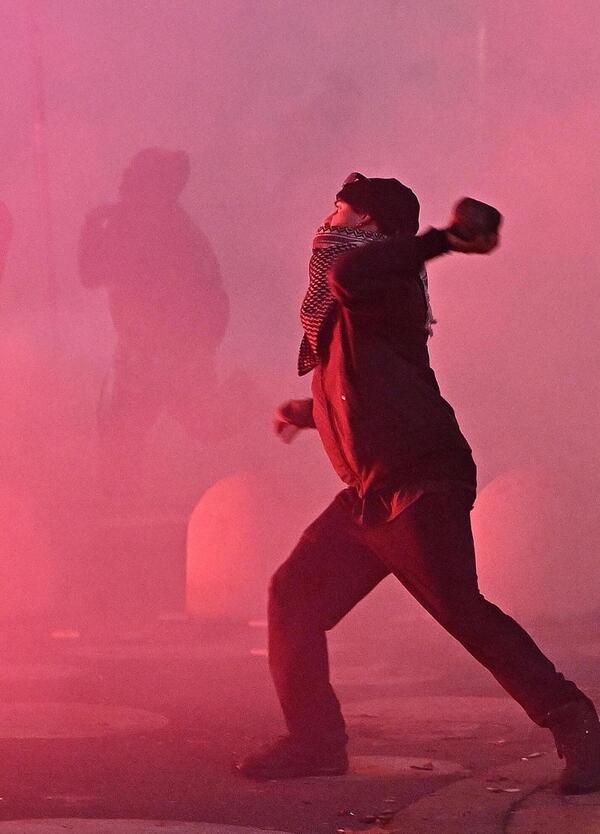 Cos&igrave; parl&ograve; Carlo Galli: "Gli scontri di Torino fanno bene a Meloni ora che pi&ugrave; a destra c'&egrave; Vannacci"