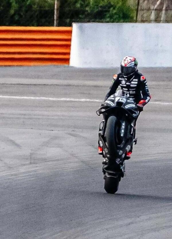 &ldquo;La moto ha voglia, se le fa fare&rdquo;: fermi tutti, Marco Bezzecchi parla di sacre impennate. E sul test di Sepang&hellip;