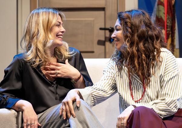  &ldquo;Ti sposo ma non troppo&rdquo; con Vanessa Incontrada a teatro. Ecco perch&eacute; sentir parlare dei problemi degli altri e dell&rsquo;amore ci fa sentire meno soli (almeno per due ore)