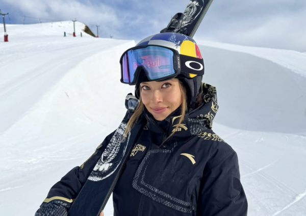 Ma chi &egrave; l&rsquo;atleta pi&ugrave; pagata delle Olimpiadi? La cinese Eileen Gu, la migliore al mondo nello sci freestyle. Nata a San Francisco, icona fashion e sponsorizzata Gucci e Porsche. Sar&agrave; oro anche a Milano Cortina?
