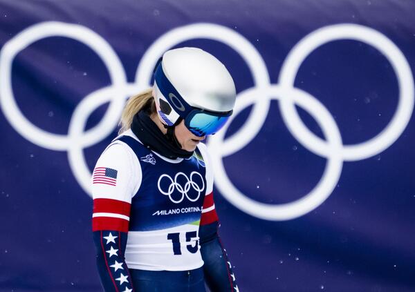 Non rompete il ca**o a Lindsey Vonn e ai medici che l'hanno fatta gareggiare alle Olimpiadi. Cade dopo 14 secondi e si fa male ma questo &egrave; il senso dello sci e non dovevano distruggerle un sogno