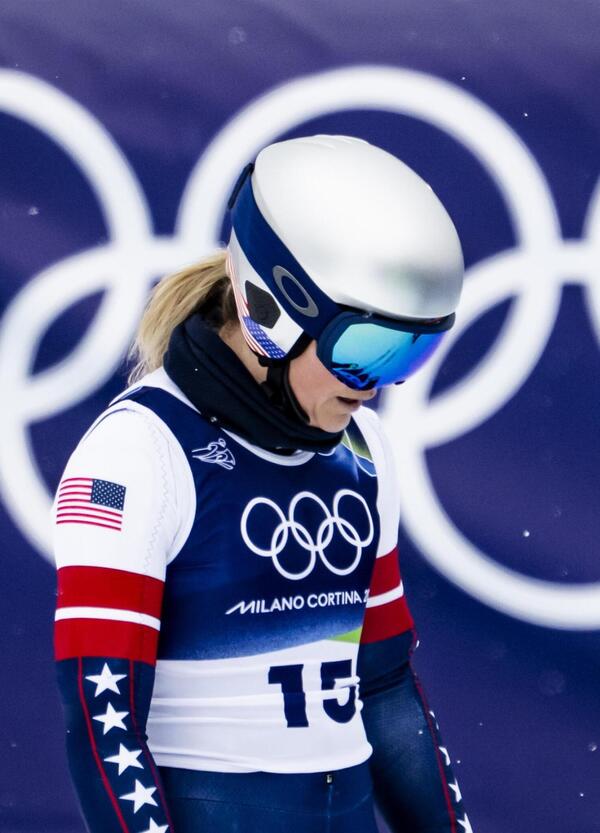 Non rompete il ca**o a Lindsey Vonn. Cade dopo 14 secondi e si fa male ma questo &egrave; il senso dello sci