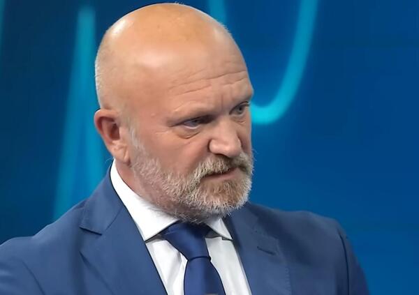 Andrea Pucci via da Mediaset per 'colpa' di Fabrizio Corona? L'indiscrezione: "C'&egrave; chi &egrave; stato fatto fuori per molto meno di cos&igrave;"